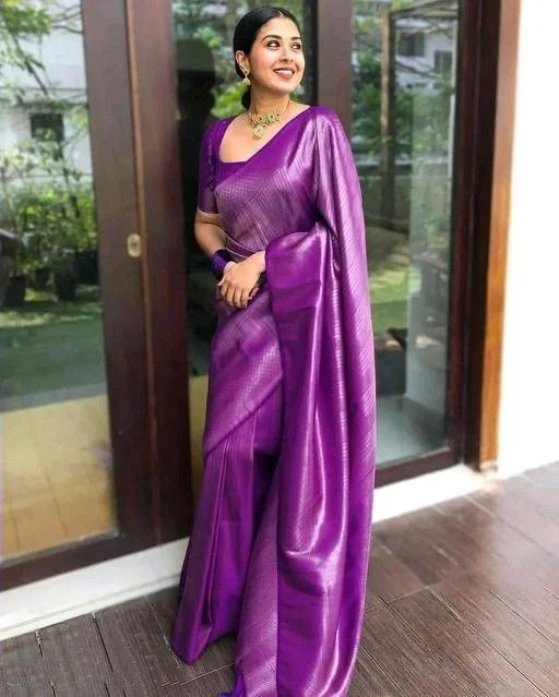 Women Banarasi Silk Woven Saree With Blouse Piece Wrap Front Blouse
