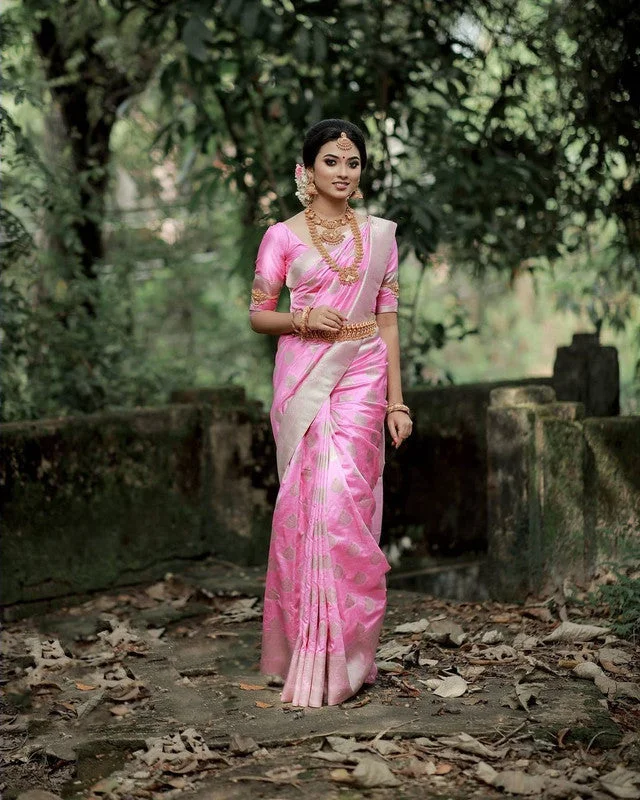 Women Banarasi Silk Woven Saree With Blouse Piece Mandarin Collar Blouse