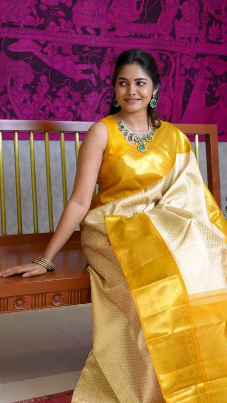Women Banarasi Silk Woven Saree With Blouse Piece Double-Layered Blouse