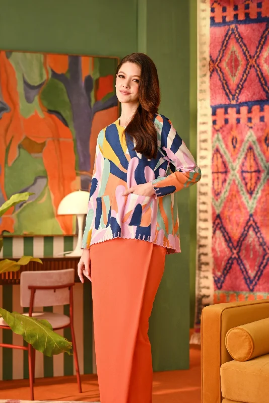 The Rasa Cinta Women Wavy Blouse - Wonderland Feminine Tie Blouse