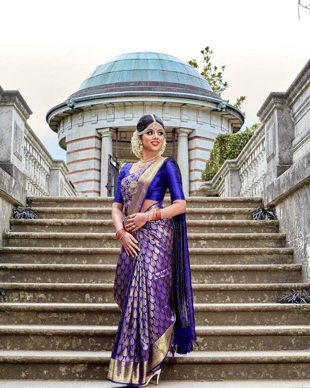 Women Banarasi Silk Woven Saree With Blouse Piece Double Button Blouse