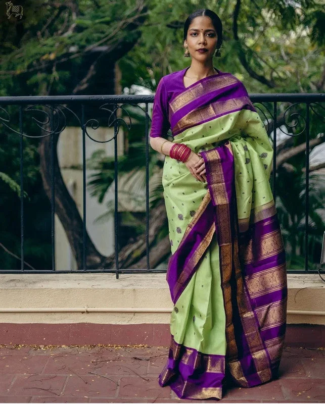 Women Banarasi Silk Woven Saree With Blouse Piece Lightweight Linen Blouse