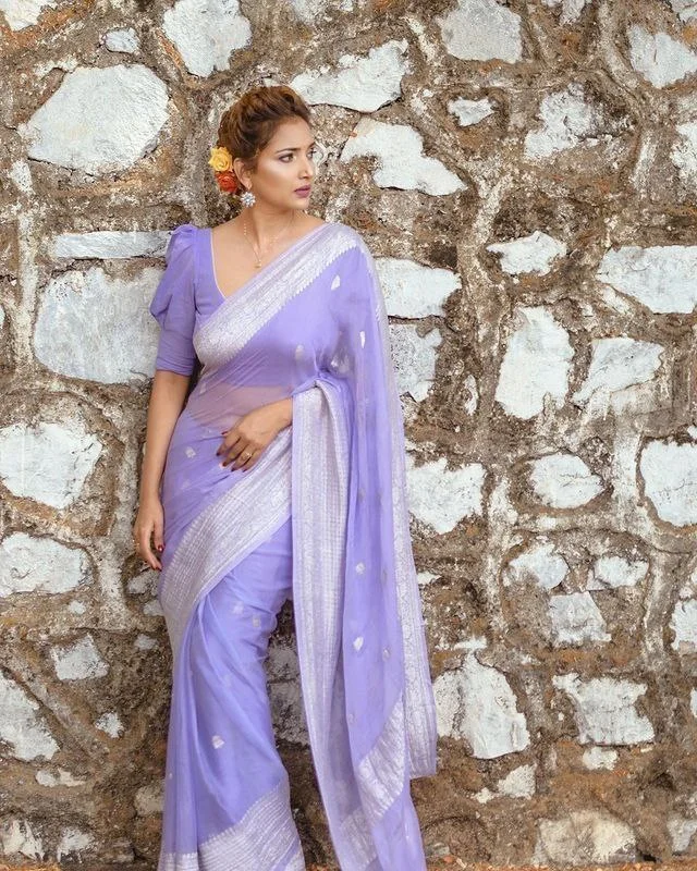 Women Cotton Printed Saree With Blouse Piece Ruched Sleeve Blouse