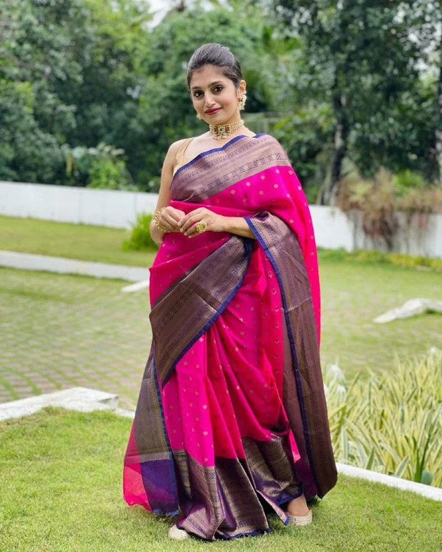 Women Banarasi Silk Woven Saree With Blouse Piece Vintage Lace Blouse