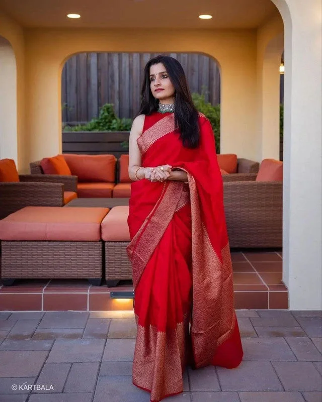 Women Banarasi Silk Woven Saree With Blouse Piece Floral Print Blouse