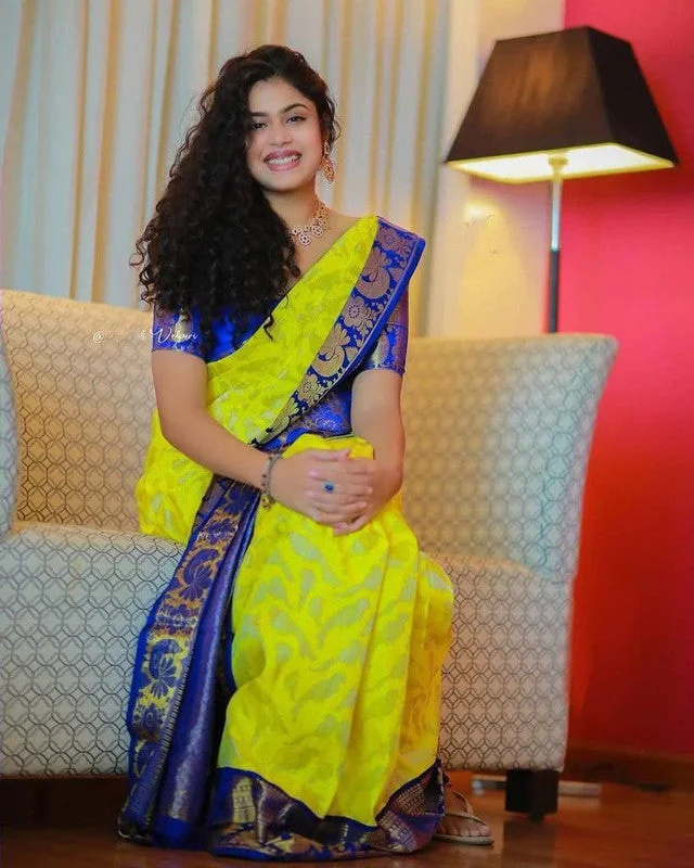 Women Banarasi Silk Woven Saree With Blouse Piece Chic Square Blouse