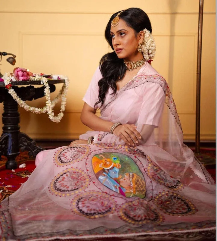 Women's Organza Digital print Lace Peach Saree With Blouse Piece Modern Oversized Blouse