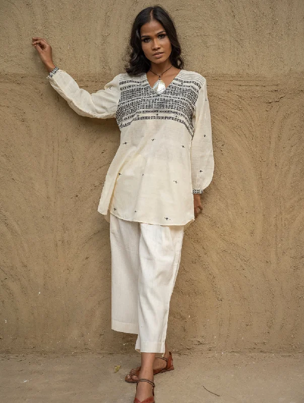 Handwoven Elegance. Kashida Pattu Soft Mul Top & Organic Kala Cotton Loose Pants (Set of 2) Classic Chino Pants