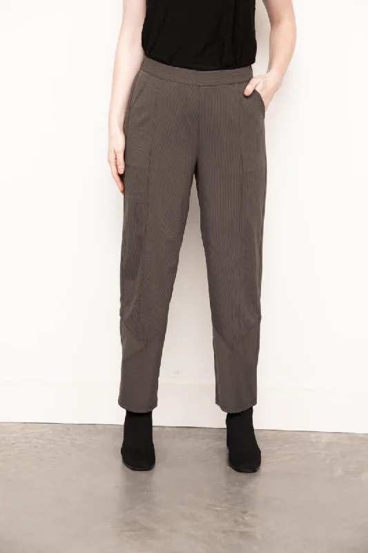 Power Stretch Seamed Ankle Pant Relaxed Casual Leggings