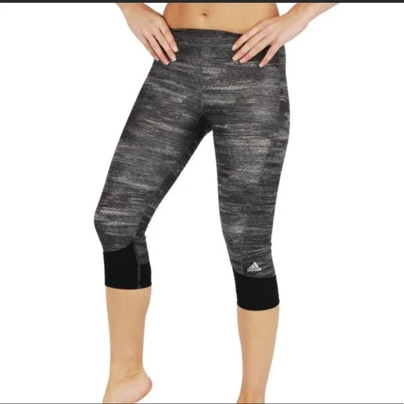 Women's Techfit Macro Heather Print Capri Pants Slim-Fit Leggings