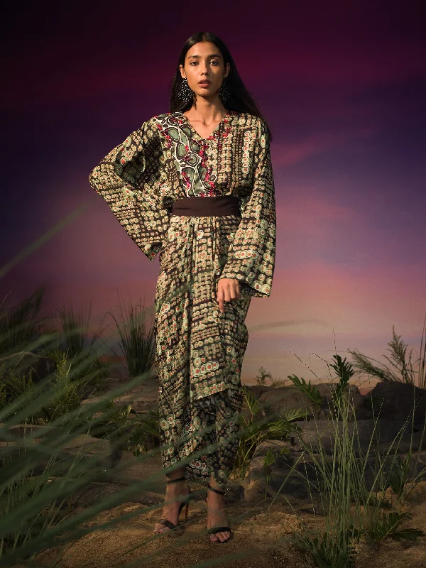 Oversized Top With Lungi Skirt pleated skirt texture