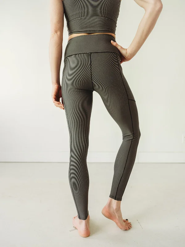 Grey Wander Pocket Yoga Pants in Microstripe